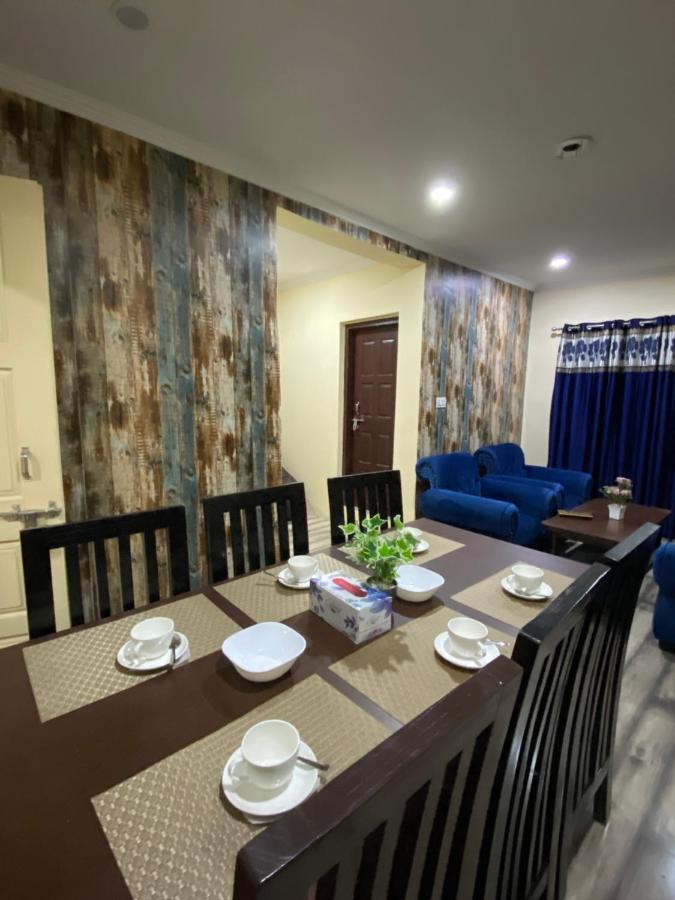 Khwaab Gah By The Khayabaan-Homestay Apartments Fully Furnished With Functional Kitchen, Wifi & Parking In City Centre Srinagar  Bagian luar foto