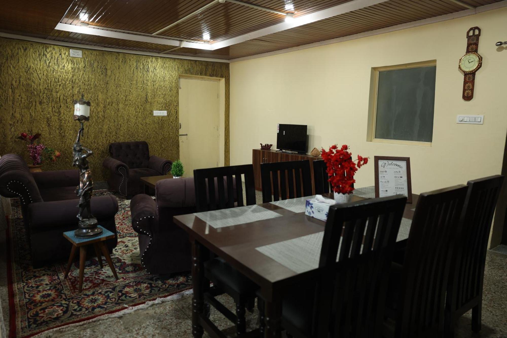 Khwaab Gah By The Khayabaan-Homestay Apartments Fully Furnished With Functional Kitchen, Wifi & Parking In City Centre Srinagar  Bagian luar foto