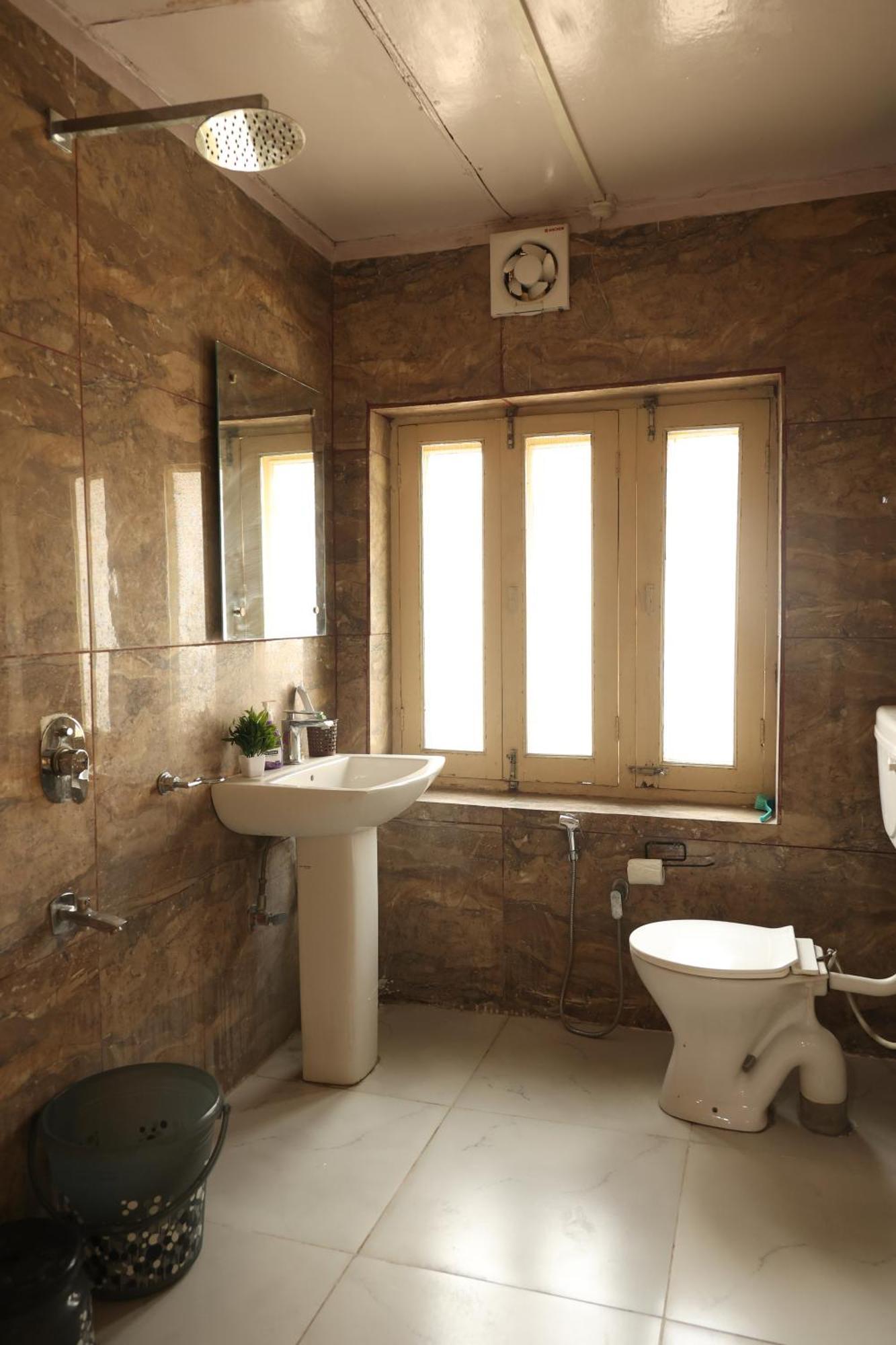 Khwaab Gah By The Khayabaan-Homestay Apartments Fully Furnished With Functional Kitchen, Wifi & Parking In City Centre Srinagar  Bagian luar foto