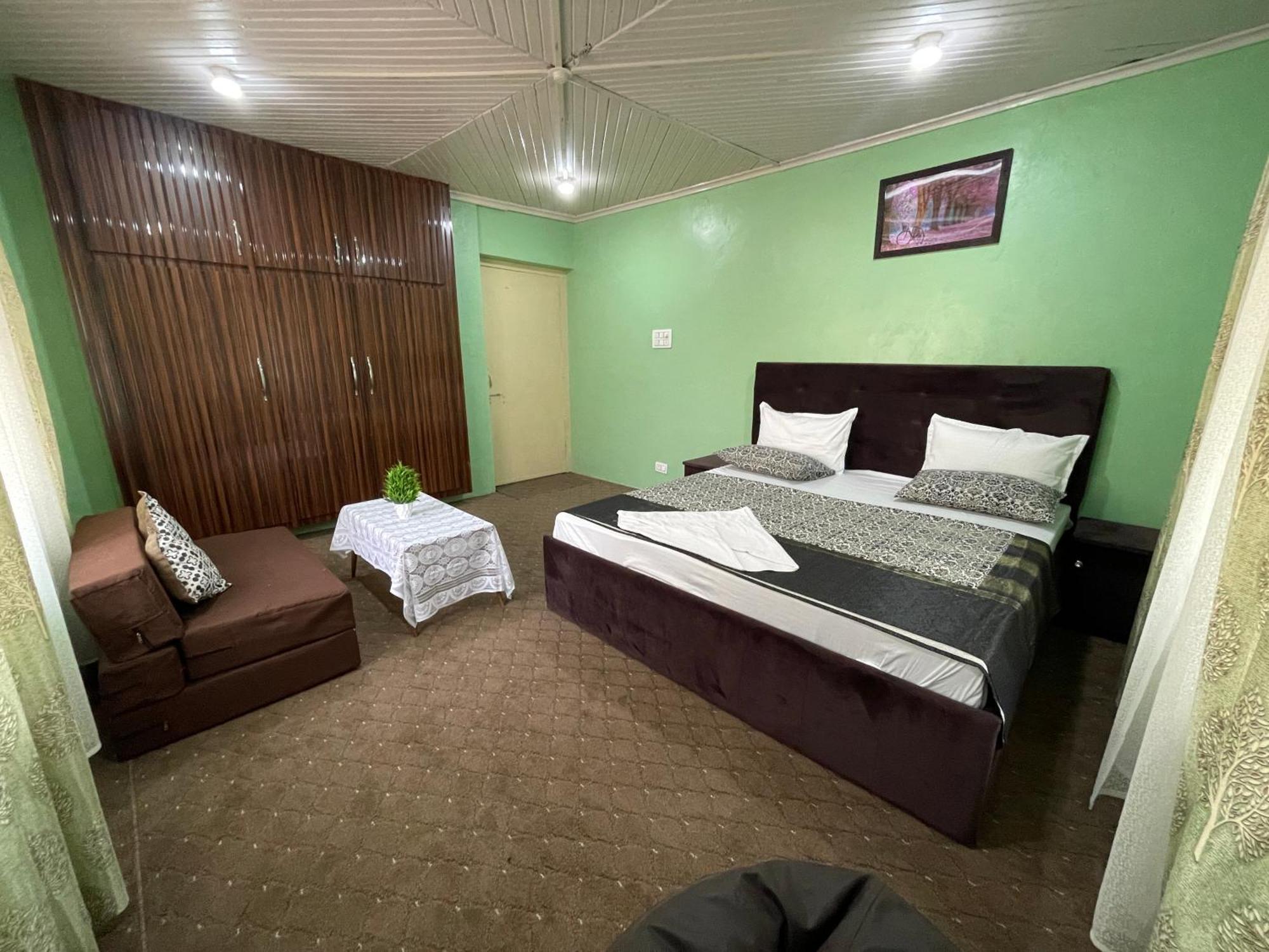 Khwaab Gah By The Khayabaan-Homestay Apartments Fully Furnished With Functional Kitchen, Wifi & Parking In City Centre Srinagar  Bagian luar foto
