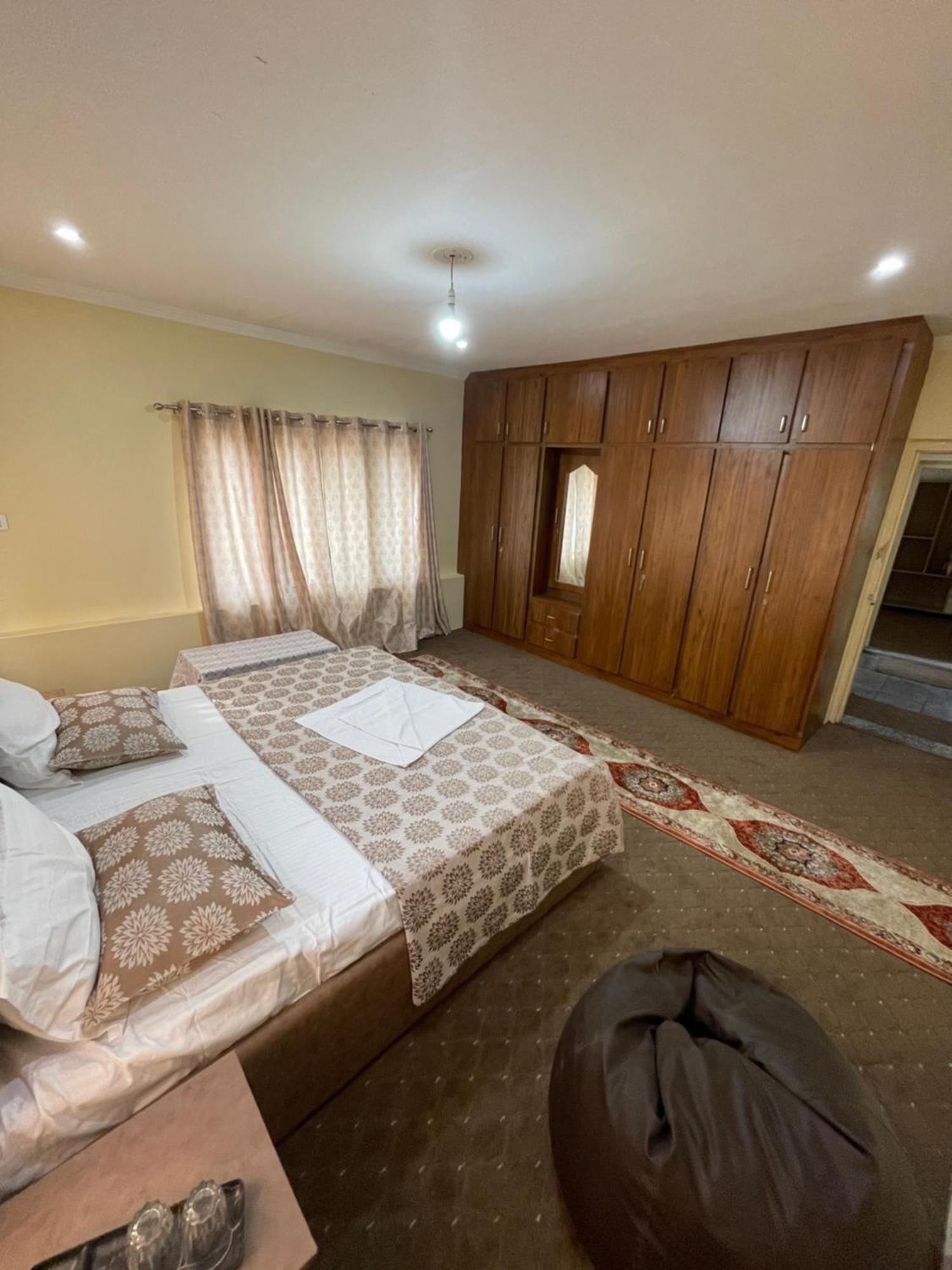 Khwaab Gah By The Khayabaan-Homestay Apartments Fully Furnished With Functional Kitchen, Wifi & Parking In City Centre Srinagar  Bagian luar foto